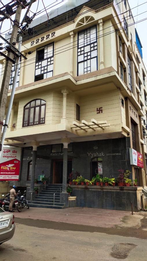 Hotel Vyshak International Mysore Exterior foto