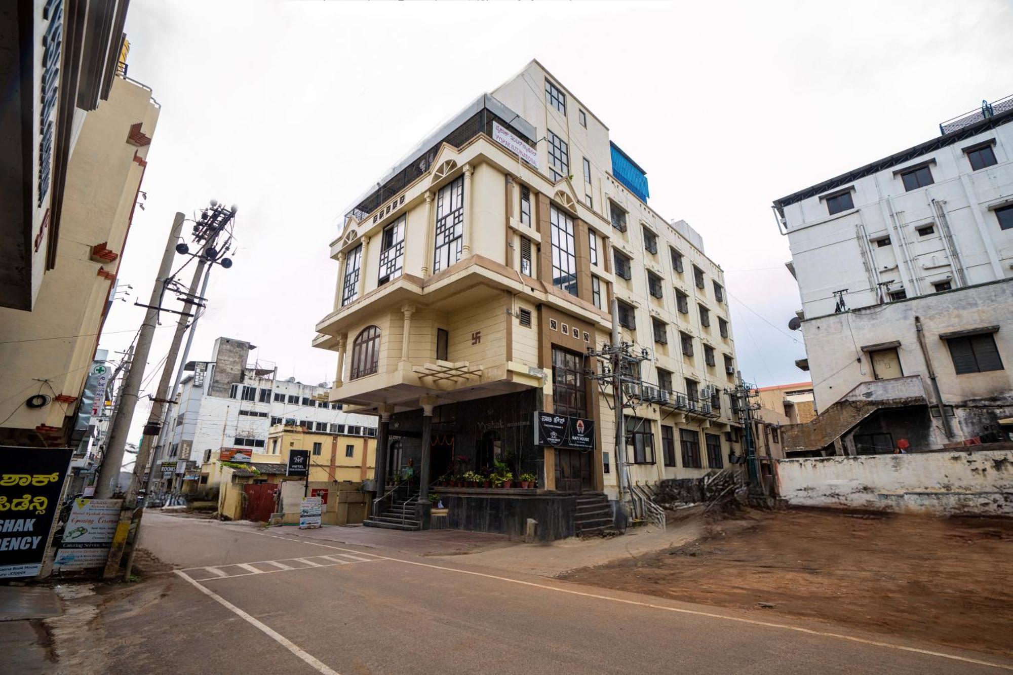 Hotel Vyshak International Mysore Exterior foto